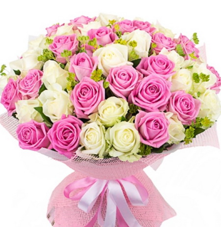 Букет из розовой и белой розы (51 шт.)