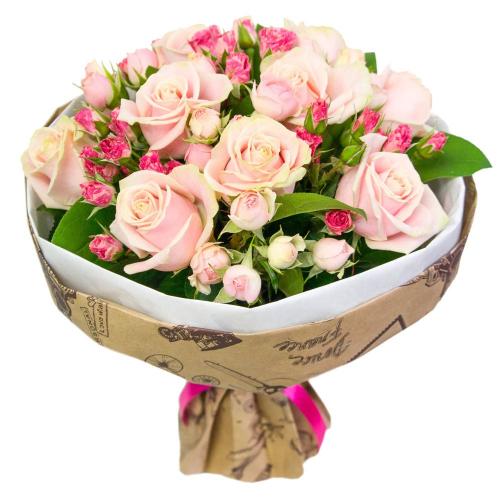 Букет кремовых роз и нежных кустовых роз